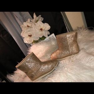 SOLD‼️ Gold glitter boots